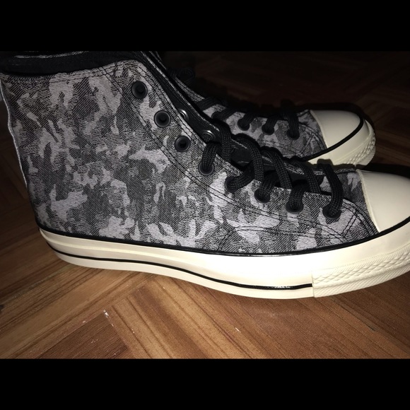 Converse gray size 10 men shoes brand new ?‍♀️